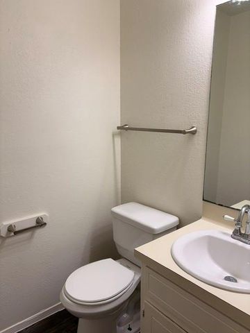 2008 E Stassney LN B, Austin, TX 78744