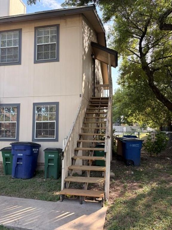 2008 E Stassney LN B, Austin, TX 78744