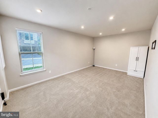 10047 DORSEY LN, Lanham, MD 20706