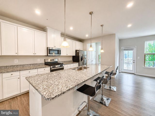 10047 DORSEY LN, Lanham, MD 20706