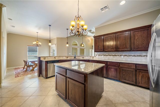 3610 Silver Lake Ct, Robstown, TX 78380