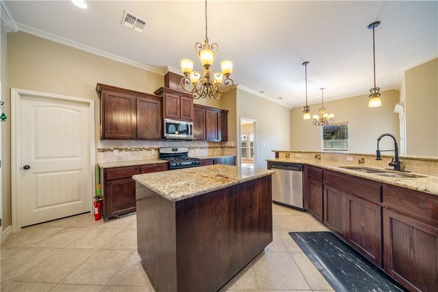 3610 Silver Lake Ct, Robstown, TX 78380