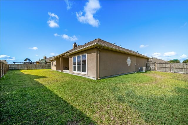 3610 Silver Lake Ct, Robstown, TX 78380