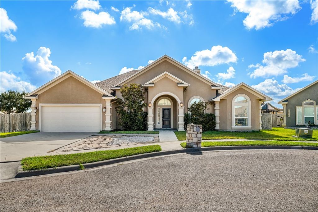 3610 Silver Lake Ct, Robstown, TX 78380