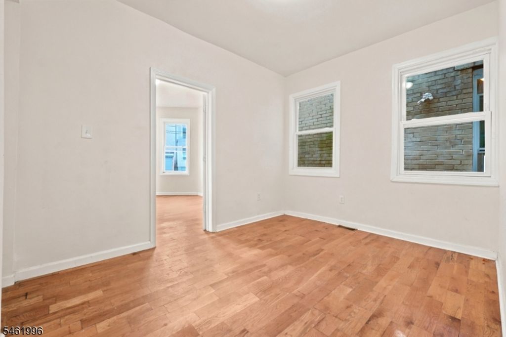 Image 11 of property listing at 491 S 17Th St, Newark City, NJ 07103