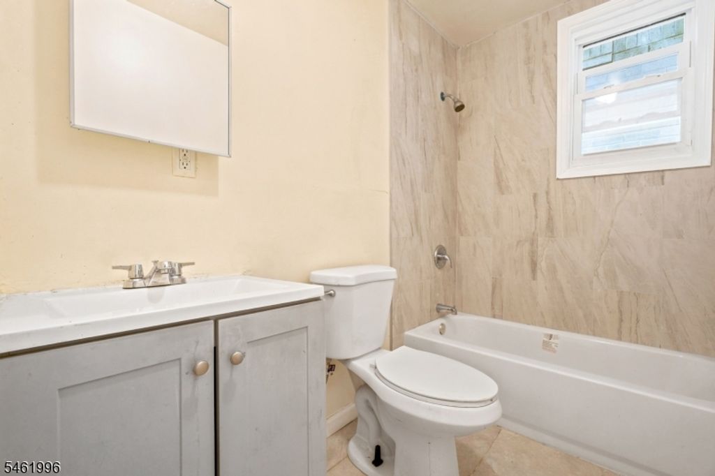 Image 12 of property listing at 491 S 17Th St, Newark City, NJ 07103