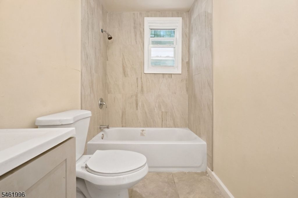 Image 13 of property listing at 491 S 17Th St, Newark City, NJ 07103