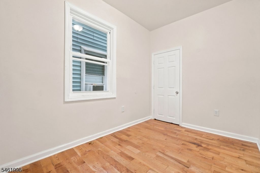 Image 14 of property listing at 491 S 17Th St, Newark City, NJ 07103