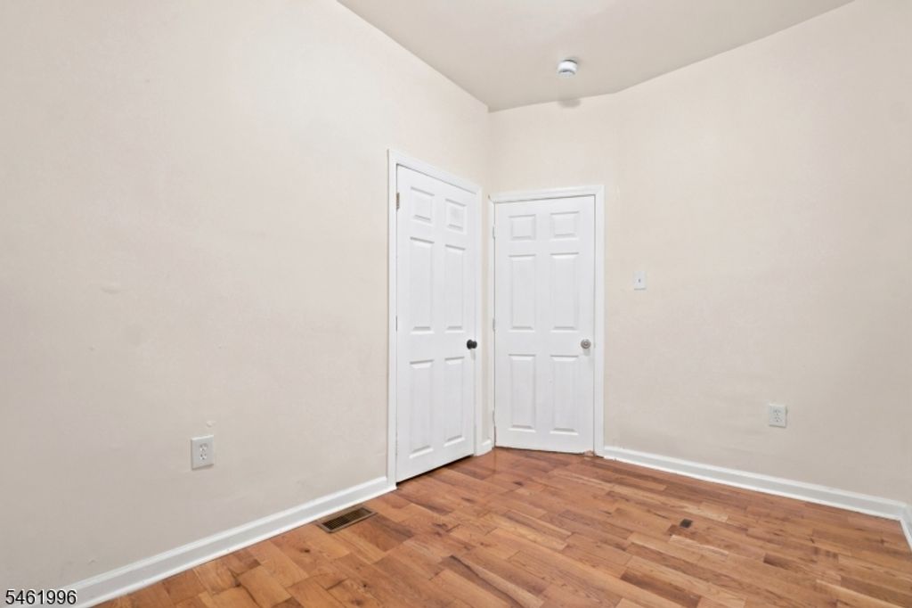 Image 15 of property listing at 491 S 17Th St, Newark City, NJ 07103