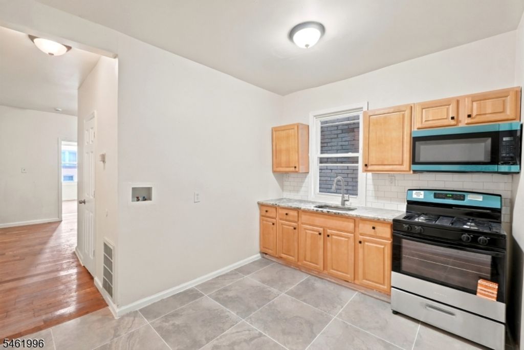 Image 20 of property listing at 491 S 17Th St, Newark City, NJ 07103