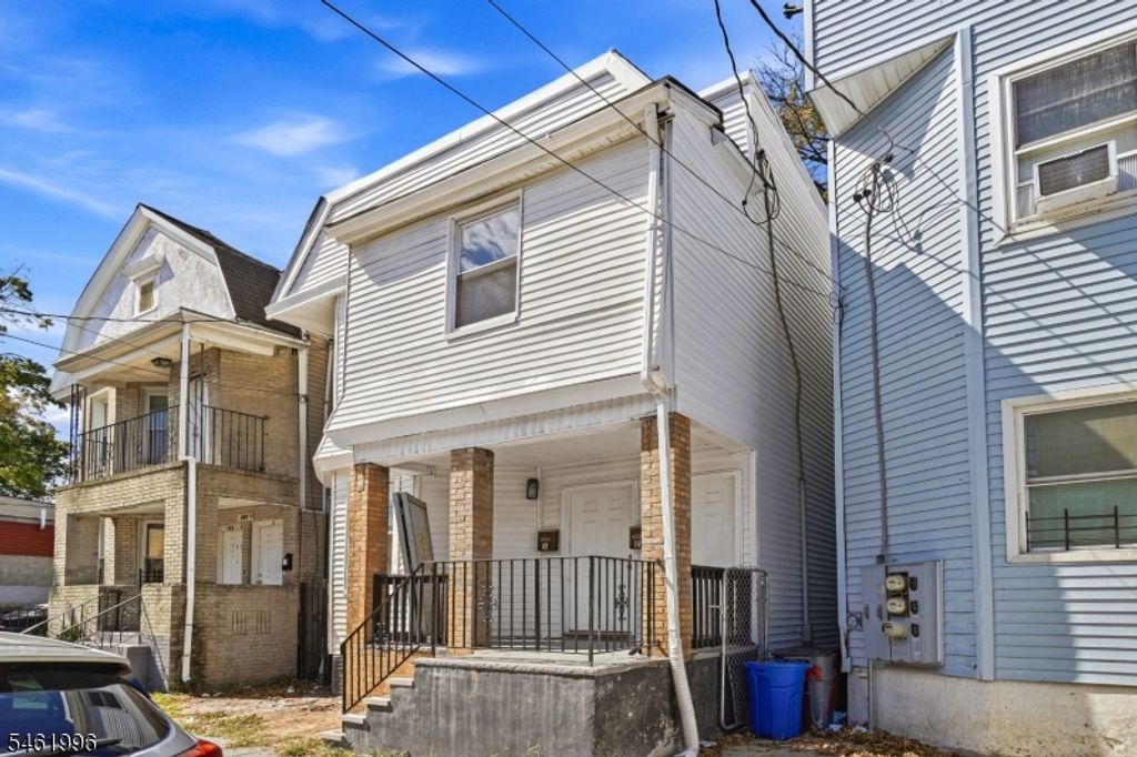Image 3 of property listing at 491 S 17Th St, Newark City, NJ 07103