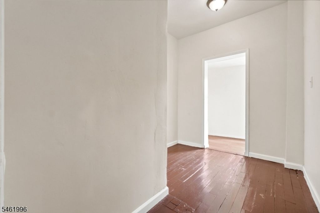 Image 22 of property listing at 491 S 17Th St, Newark City, NJ 07103