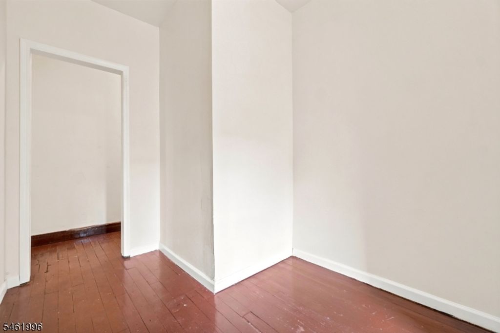 Image 23 of property listing at 491 S 17Th St, Newark City, NJ 07103