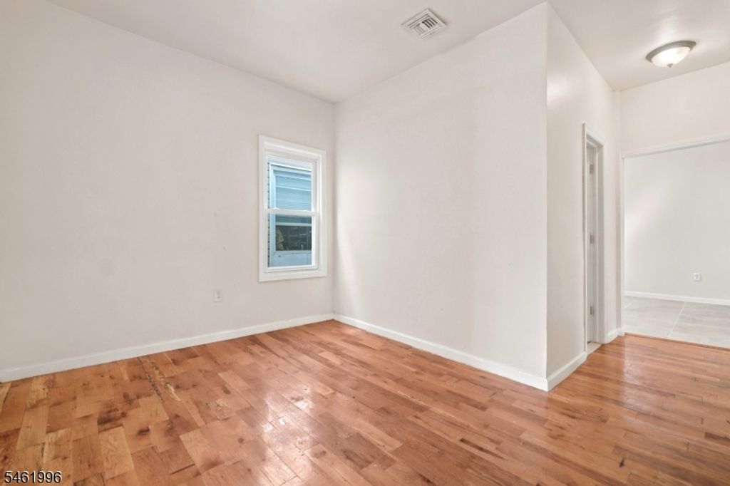 Image 25 of property listing at 491 S 17Th St, Newark City, NJ 07103