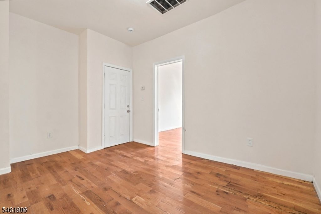 Image 26 of property listing at 491 S 17Th St, Newark City, NJ 07103