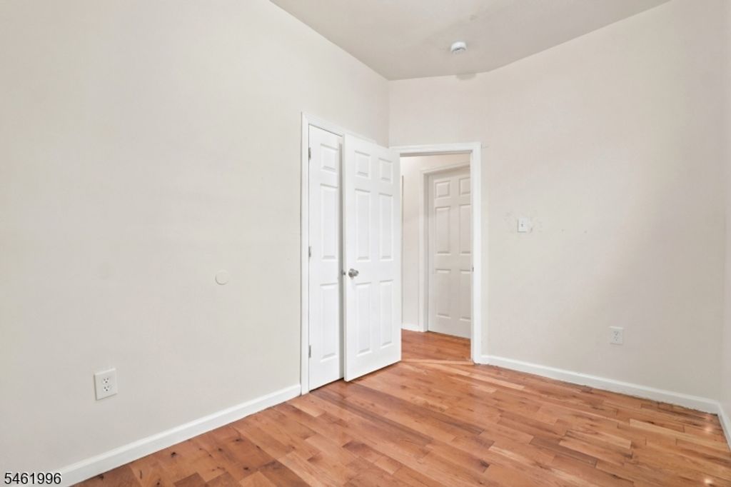 Image 30 of property listing at 491 S 17Th St, Newark City, NJ 07103