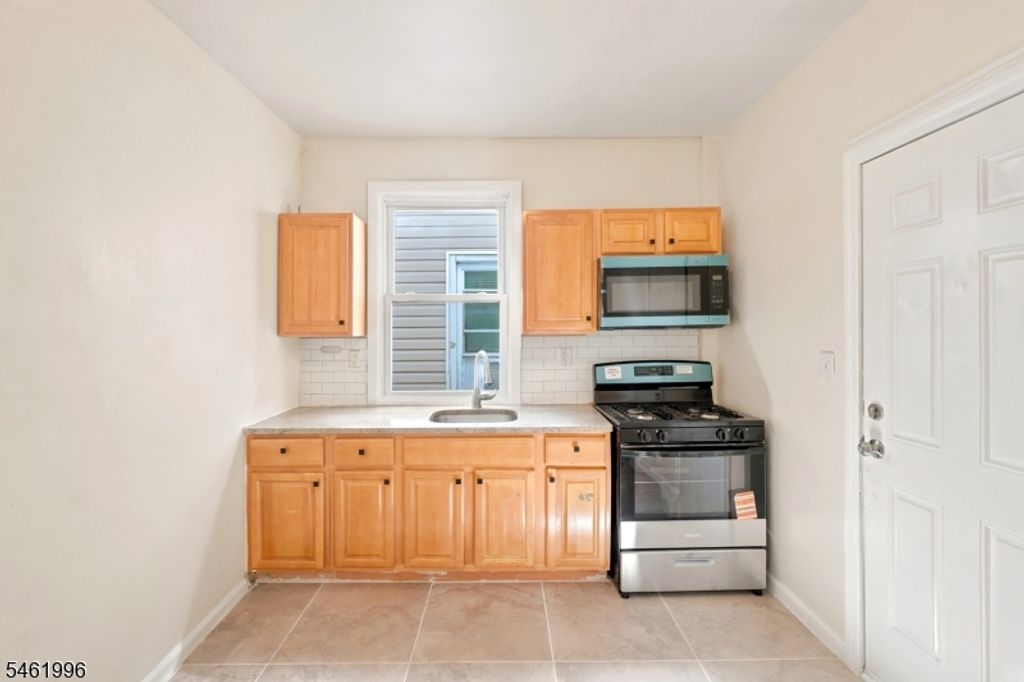 Image 33 of property listing at 491 S 17Th St, Newark City, NJ 07103