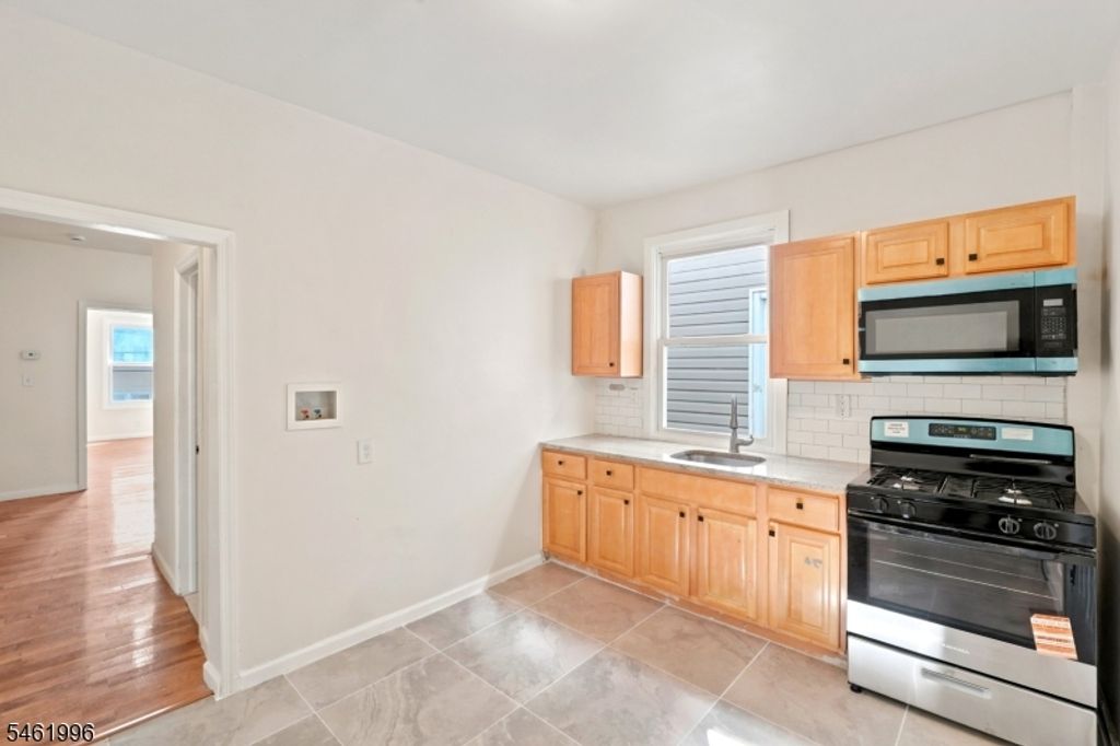 Image 34 of property listing at 491 S 17Th St, Newark City, NJ 07103