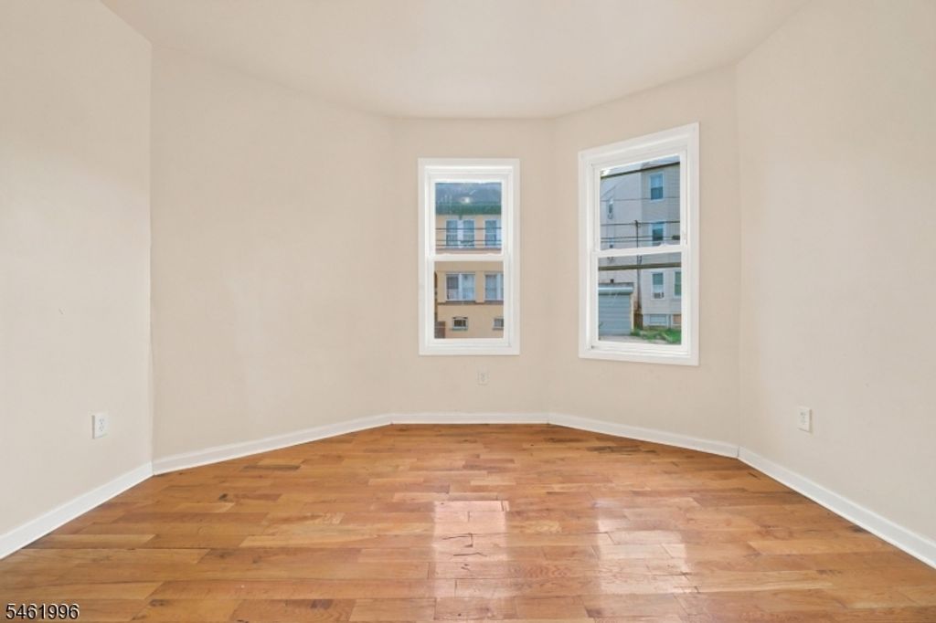 Image 5 of property listing at 491 S 17Th St, Newark City, NJ 07103