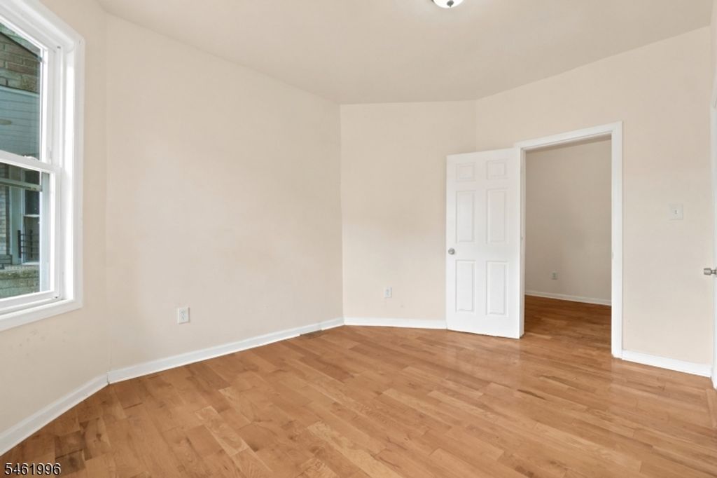 Image 7 of property listing at 491 S 17Th St, Newark City, NJ 07103