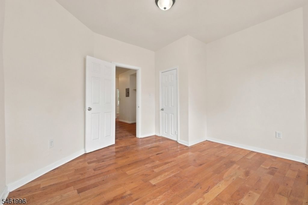 Image 8 of property listing at 491 S 17Th St, Newark City, NJ 07103
