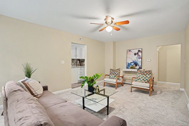 2350 Farnam Street, Davenport, IA 52803