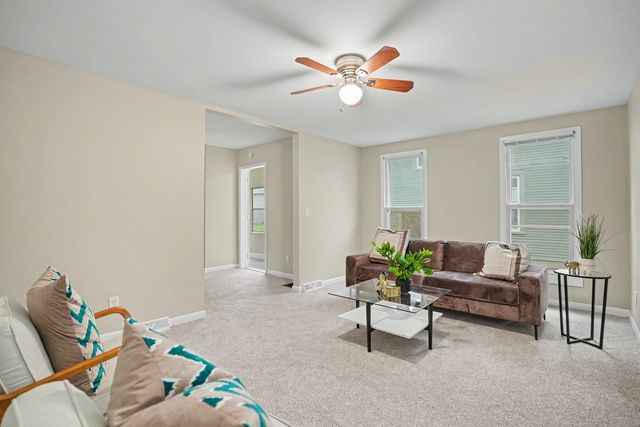2350 Farnam Street, Davenport, IA 52803