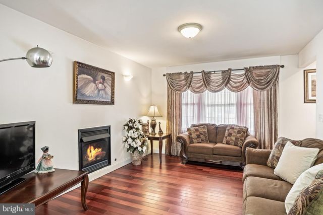 208 CHESTNUT ST, Mount Holly, NJ 08060