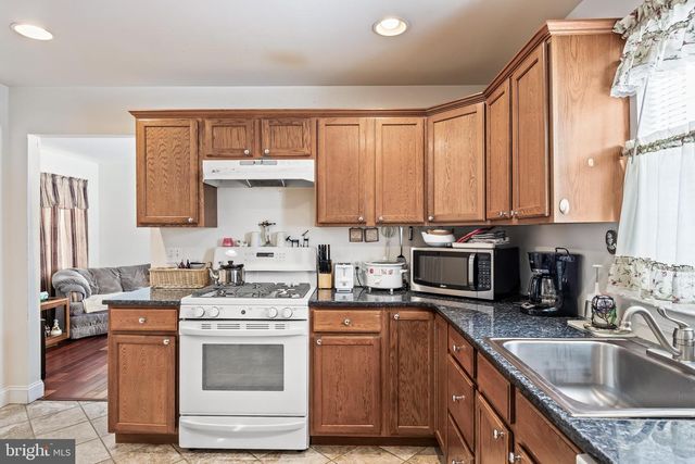 208 CHESTNUT ST, Mount Holly, NJ 08060