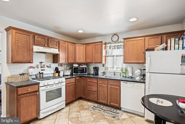 208 CHESTNUT ST, Mount Holly, NJ 08060