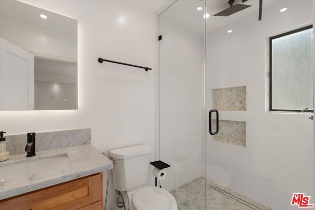 621 California Avenue 2, Santa Monica, CA 90403