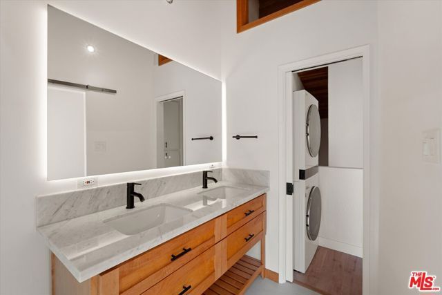 621 California Avenue 2, Santa Monica, CA 90403