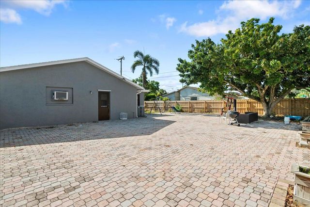 9110 Banquet Way, Lake Worth, FL 33467