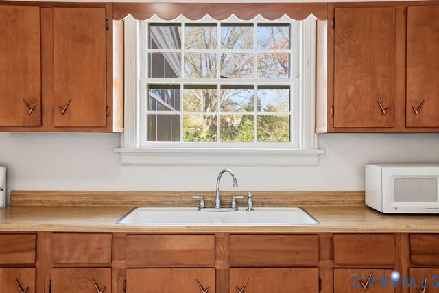 2206 Valentine Rd, Henrico, VA 23228