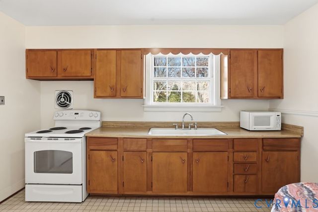 2206 Valentine Rd, Henrico, VA 23228