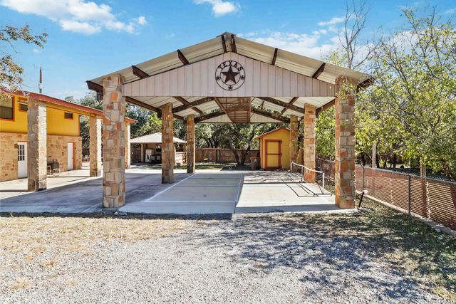 2481 LAKESHORE DR, Canyon Lake, TX 78133