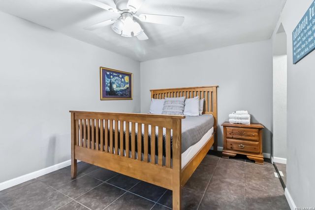 2481 LAKESHORE DR, Canyon Lake, TX 78133