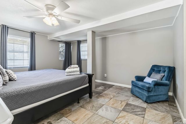 2481 LAKESHORE DR, Canyon Lake, TX 78133