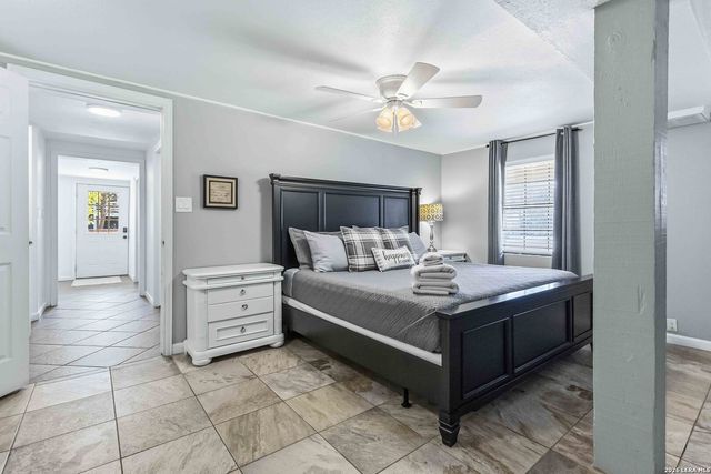 2481 LAKESHORE DR, Canyon Lake, TX 78133