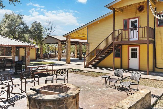 2481 LAKESHORE DR, Canyon Lake, TX 78133