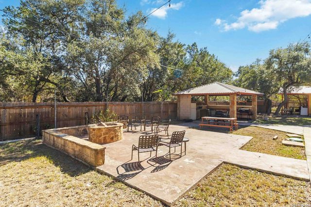 2481 LAKESHORE DR, Canyon Lake, TX 78133
