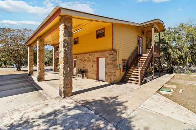 2481 LAKESHORE DR, Canyon Lake, TX 78133