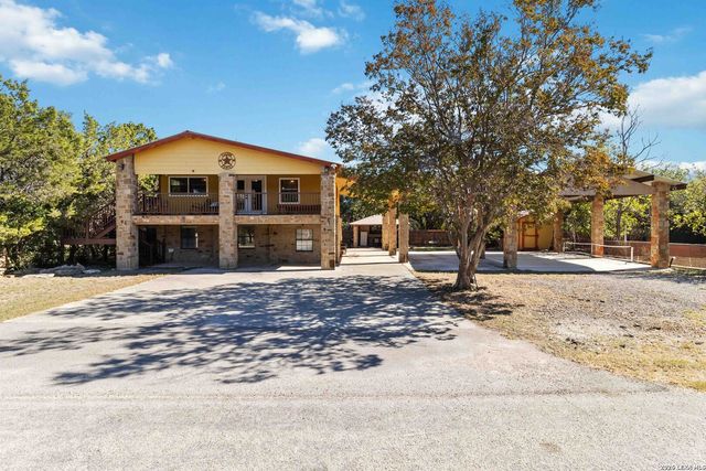 2481 LAKESHORE DR, Canyon Lake, TX 78133