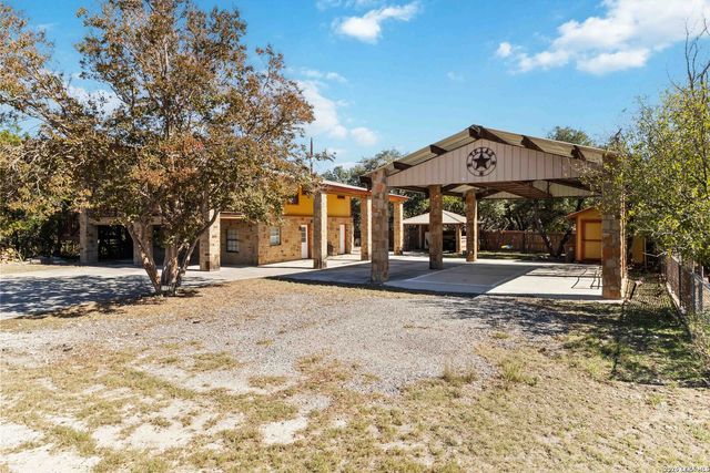 2481 LAKESHORE DR, Canyon Lake, TX 78133