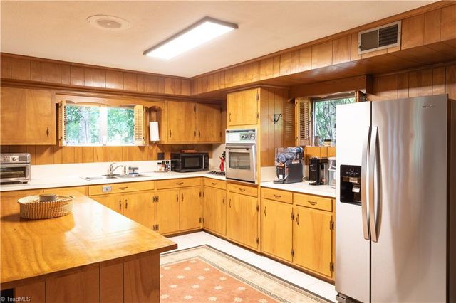 112 Magnolia Road, Lexington, NC 27292