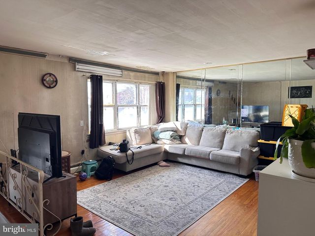 3007 S 72ND ST, Philadelphia, PA 19153