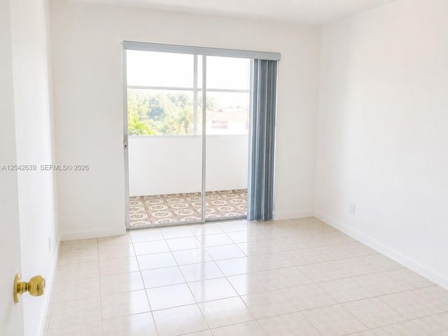 500 W Village Green Cir W 308, Palm Springs, FL 33461