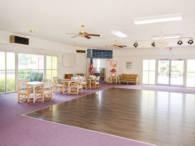 500 W Village Green Cir W 308, Palm Springs, FL 33461