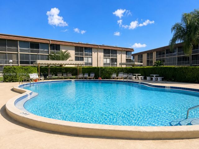 500 W Village Green Cir W 308, Palm Springs, FL 33461