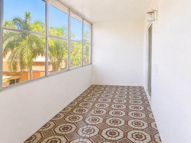 500 W Village Green Cir W 308, Palm Springs, FL 33461